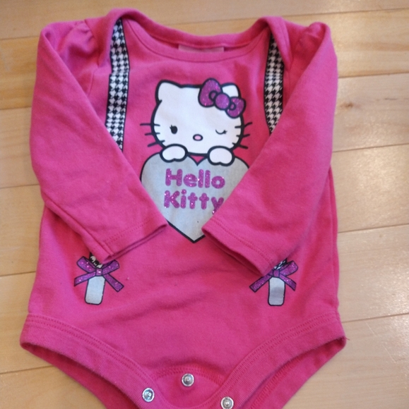 4/20$ 3-6m hello Kitty San Rio long sleeve pink onesie with suspenders - Picture 2 of 6